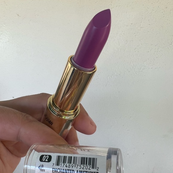 Lipstick - Picture 13 of 16